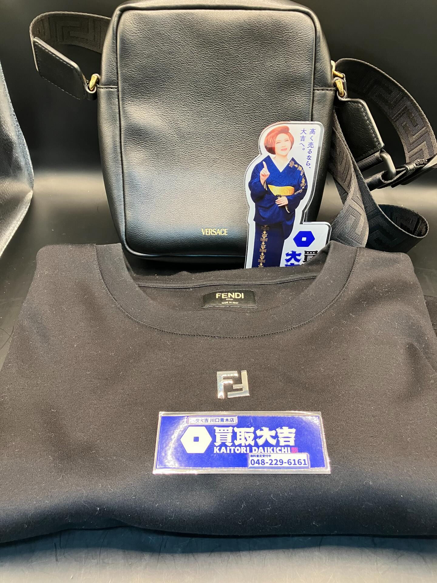 ヴェルサーチバックとフェンディのTシャツをお譲りいただきまし