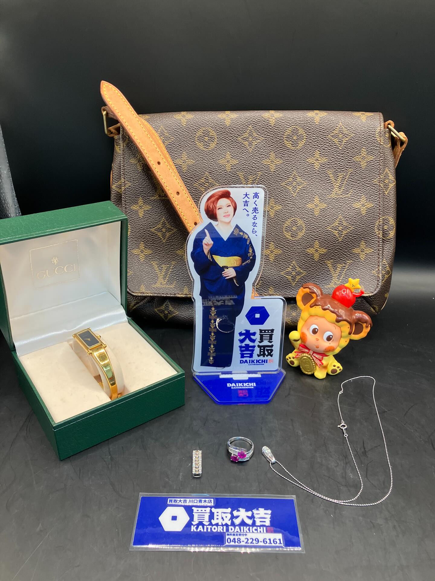 ルイヴィトンのバックやアクセサリーをお譲りいただきました♪